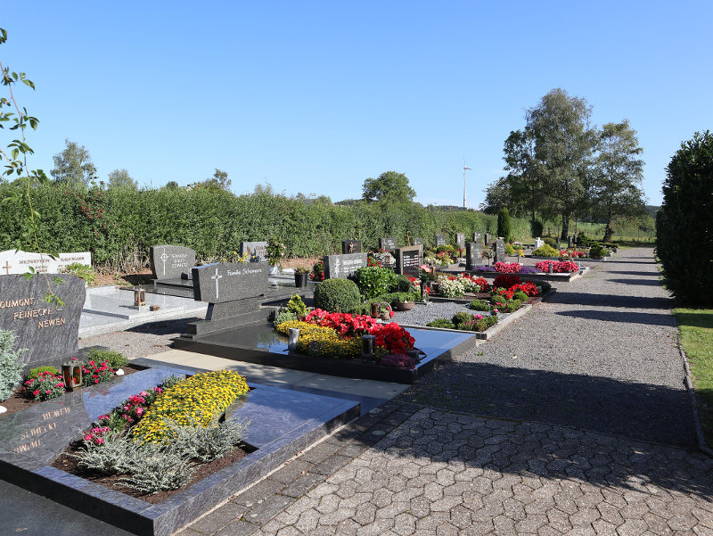 Bild: Friedhof Dackscheid (Foto: Anita Erzig)